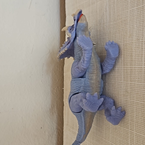 Dinosaur Triceratop Action Figure - Picture 3 of 8